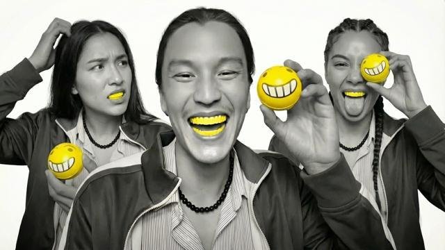 Teste o quão amarelos são seus dentes